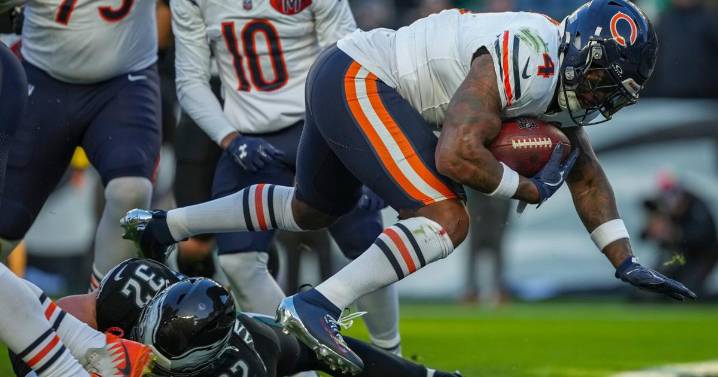 Bears' dominant rushing attack leads to their 5th straight win over reeling Eagles
