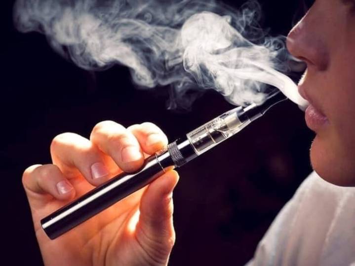 Aplauden en Vietnam prohibición total de cigarrillos electrónicos