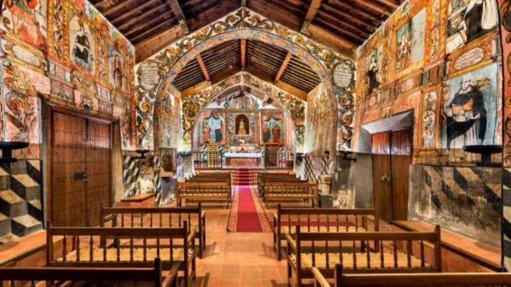 La joya escondida en Castilla-La Mancha que plasma la fe en murales de colores