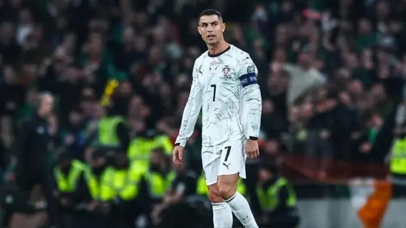 Tremendo codazo: Cristiano Ronaldo 'explotó' y salió expulsado en el Portugal vs Irlanda [VIDEO]