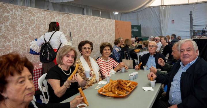 Suelta de palomos, Día del Mayor y circuito hinchable: Albox vive a lo grande su lunes de feria