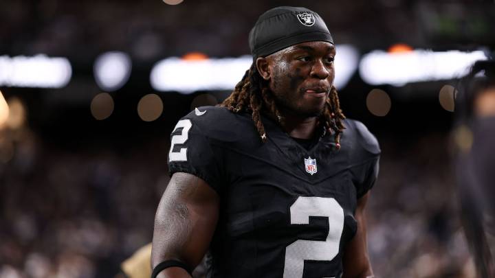 Why did the Raiders abandon the run game vs. the Cowboys?