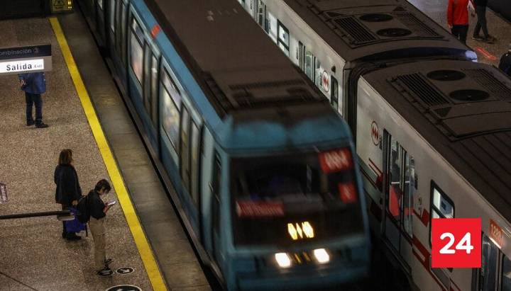 Metro de Santiago restablece servicio en Línea 1 tras dos horas de afectación