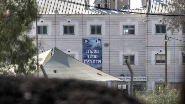 Al menos 98 palestinos murieron en prisiones israelíes en dos años, según grupo israelí de derechos humanos