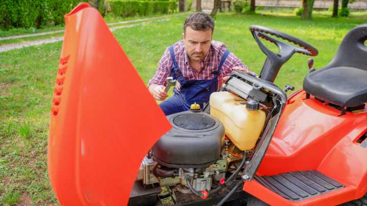 How To Easily Clean The Cooling System Of Your Lawn Mower