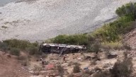 37 personas murieron tras la caída de un autobús por un barranco en la localidad peruana de Ocoña