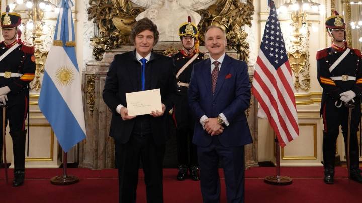 Milei recibió al embajador de Estados Unidos antes de su viaje a Miami y Nueva York