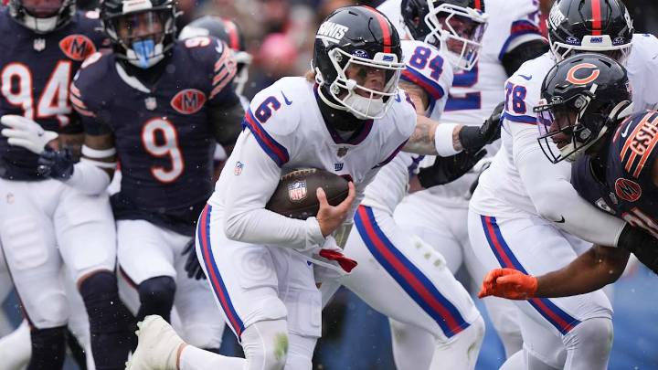 Jaxson Dart exits with concussion; Russell Wilson takes over