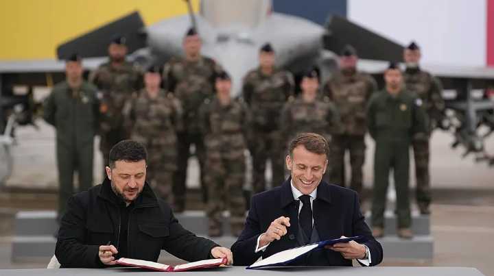 Ukraine to Get Up to 100 Rafale Jets Under France