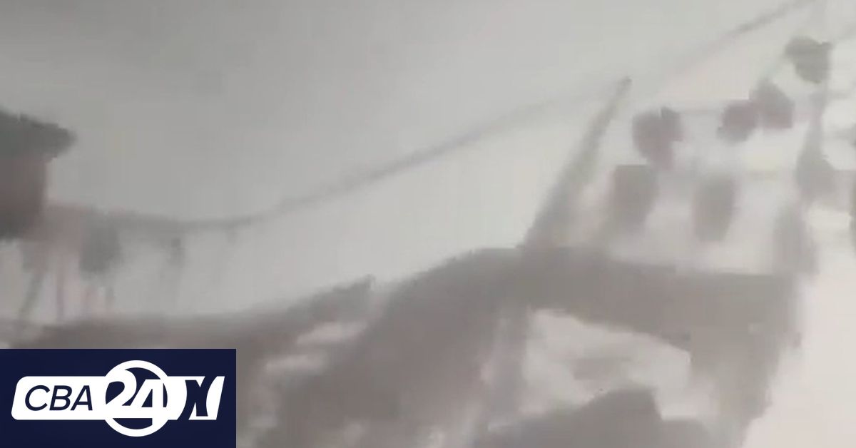 Video: una fuerte tormenta hizo que colapsara un escenario en San Nicolás