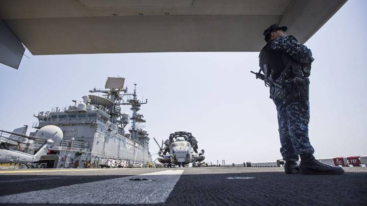 Comando Sur de Estados Unidos publicó impresionante "ejercicio de tiro real" desde el buque de asalto anfibio USS Iwo Jima en medio de despliegue en el Caribe