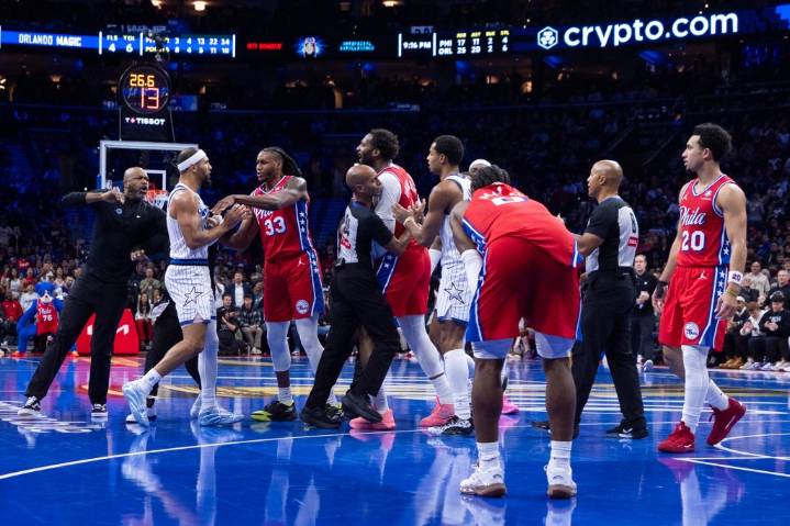 Beede's Breakdown: Suggs ejected in Magic's win at Sixers