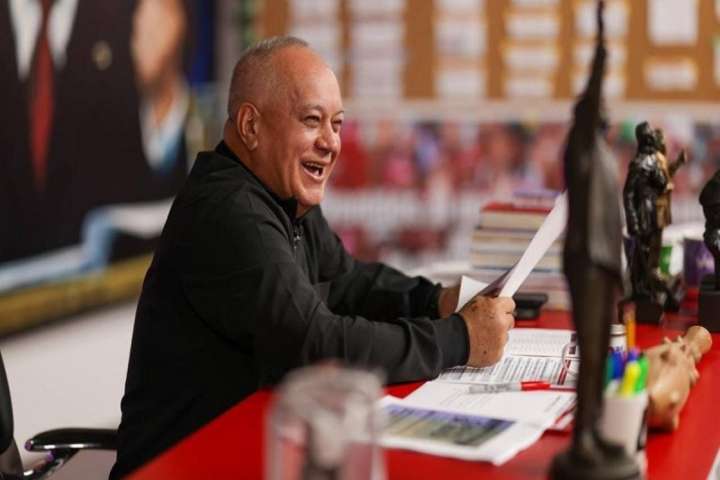 Machado ofrece a EEUU yacimientos petroleros e instalar bases militares en el país