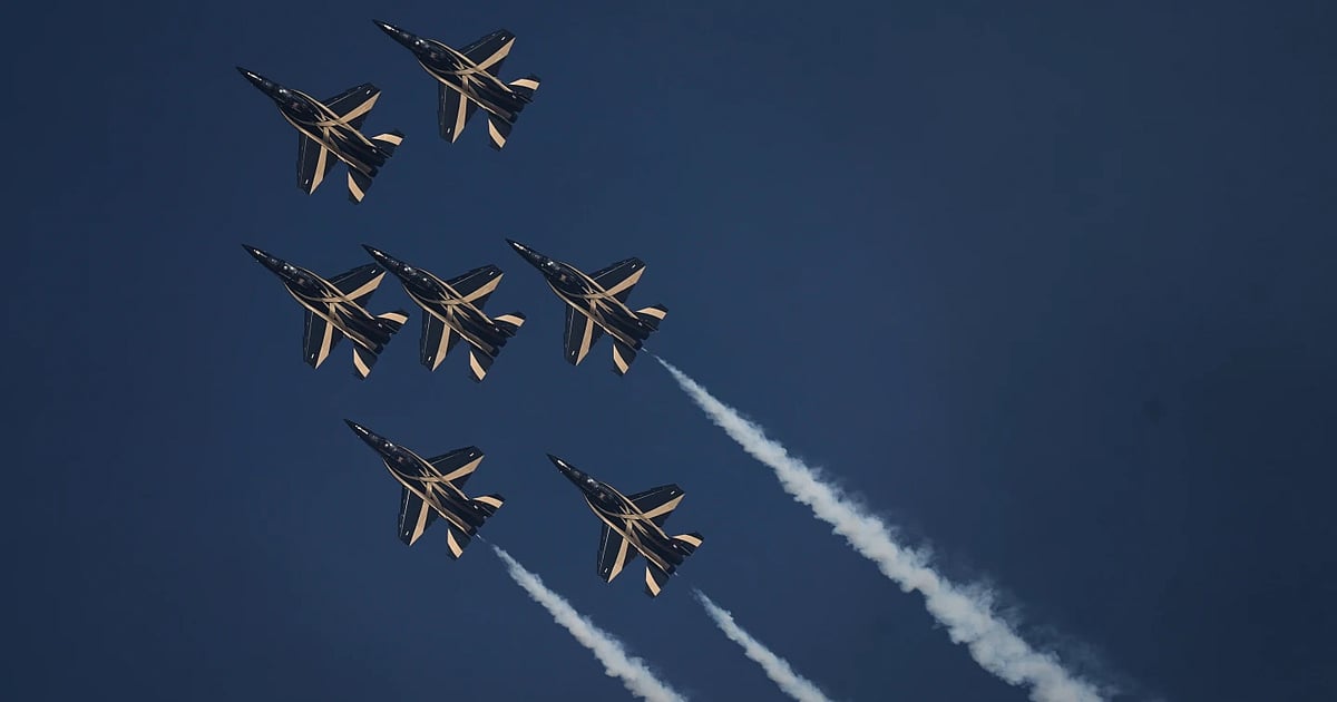 Tejas fighter jet crashes during a demonstration at the Dubai Air Show