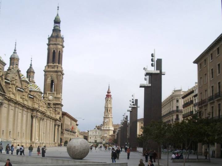 Zaragoza tendrá, a petición de Vox, unos premios a empresas que fomenten, entre otras, la natalidad