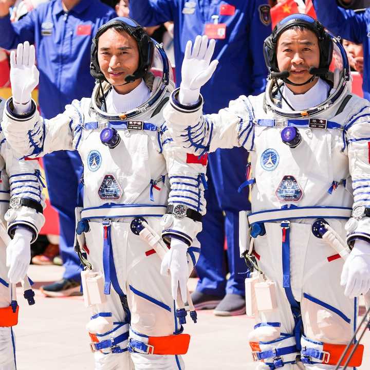 Astronauts' Return to Earth Delayed Over Spaceship Damage Concerns