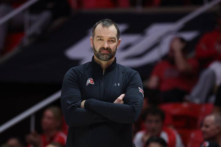 Deadspin | Ball movement key as unbeaten Utah hosts Cal Poly