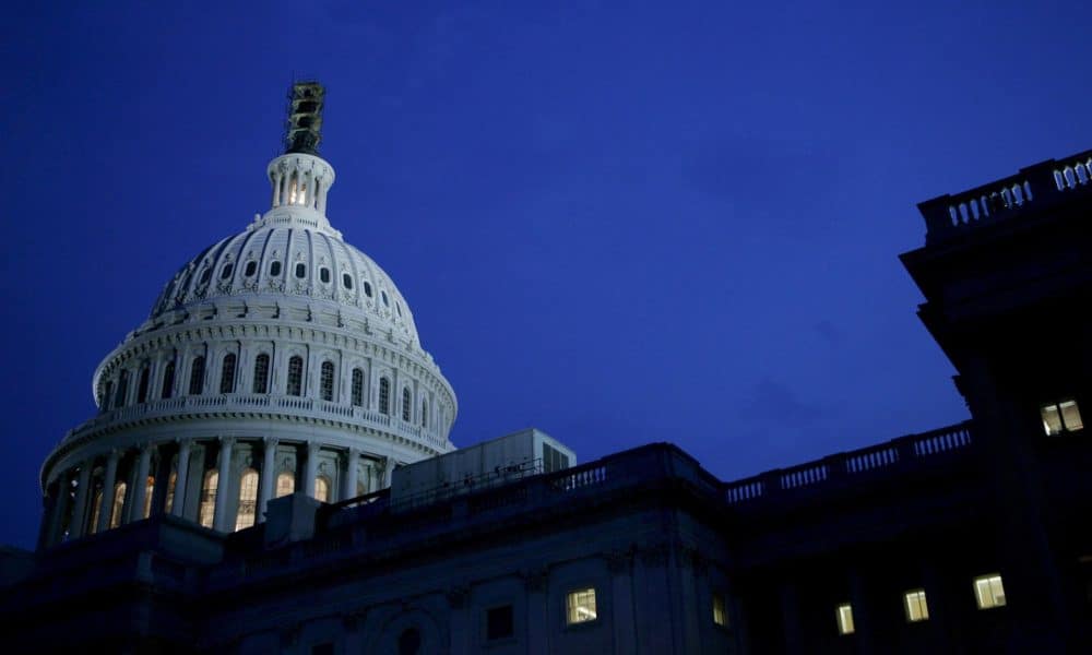 El Senado de EE.UU. aprueba un acuerdo que allana el camino para reabrir el Gobierno