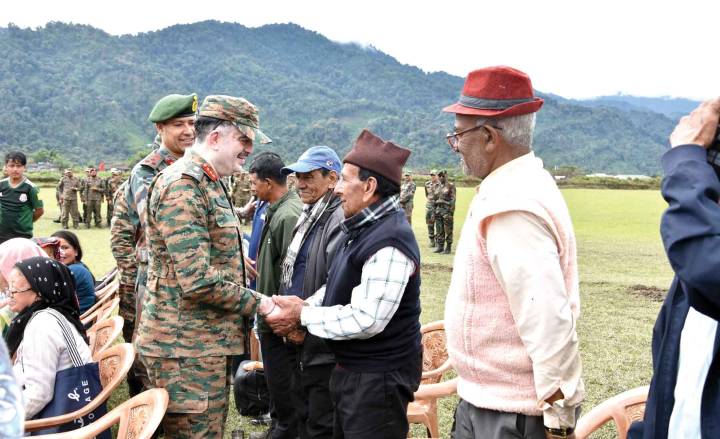 Spear Corps GOC witnesses Ex Vijay Raksha, engages local communities in Vijaynagar