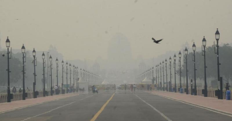 Thick smog covers Delhi as air quality reaches severe levels