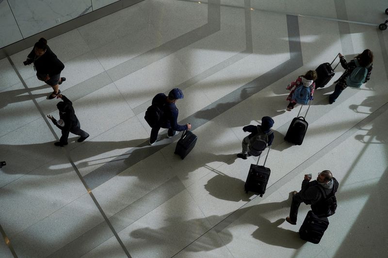 US warns it could force 20% flight cuts if shutdown continues