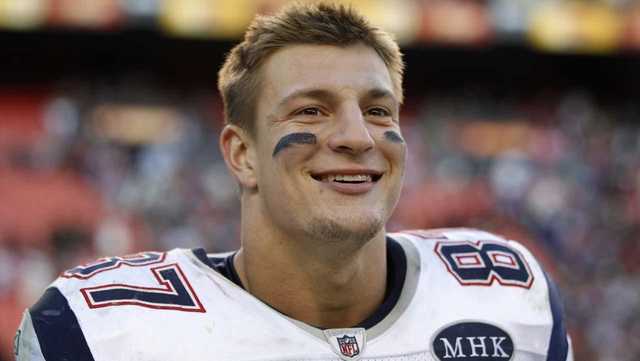 LIVE: Rob Gronkowski signing one-day contract to retire with Patriots
