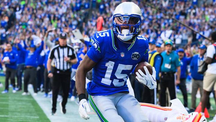 Seahawks Place WR Tory Horton On Injured Reserve, Elevate Two From Practice Squad