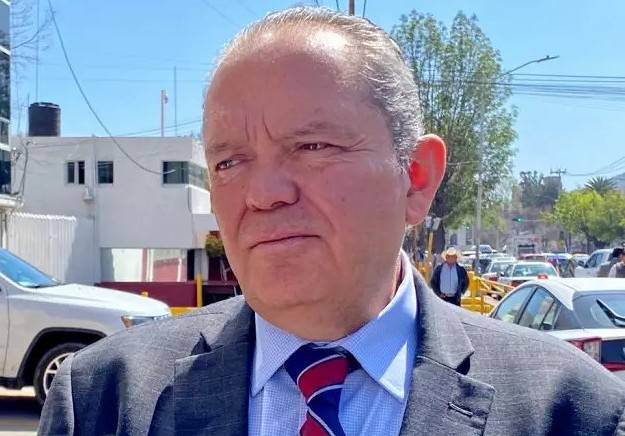 Construyen paso provisional tras el colapso de puente en Huautla