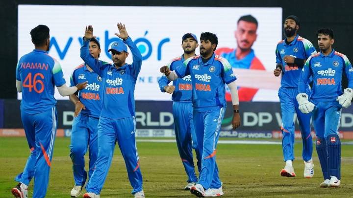 Wadhera-Dhir relay catch: out or not out?