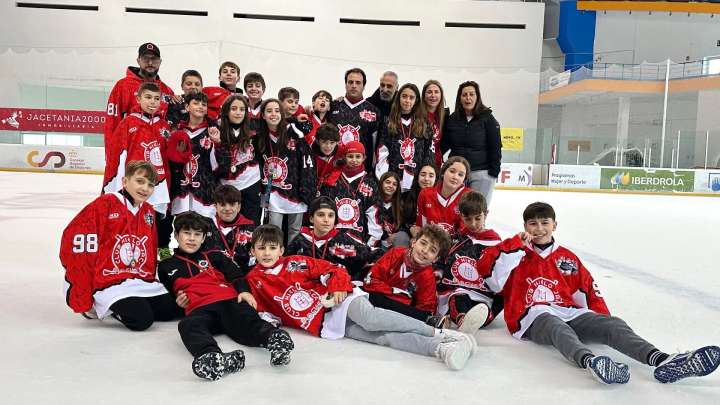 El Memorial Manolo Santoro reúne en Jaca a las promesas nacionales del hockey hielo