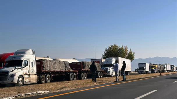 Agricultores y transportistas mexicanos anuncian el retiro de bloqueos viales
