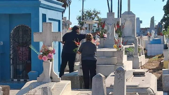 Se registra baja afluencia en los panteones de Mazatlán durante el Día de los Angelitos