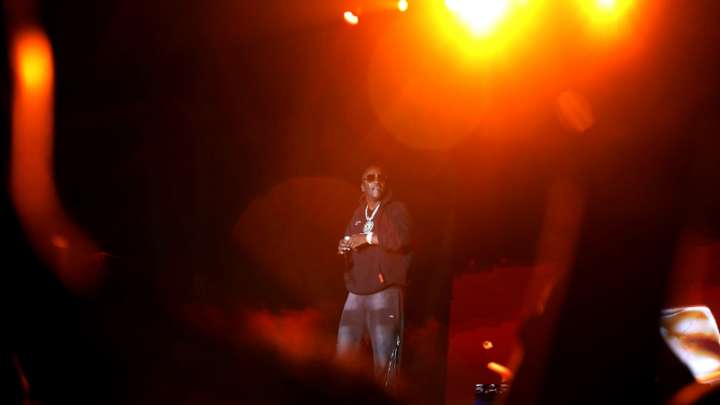 From ‘Smack That’ to ‘Chammak Challo’, Akon stirs nostalgia at Delhi concert, shares stage with wife