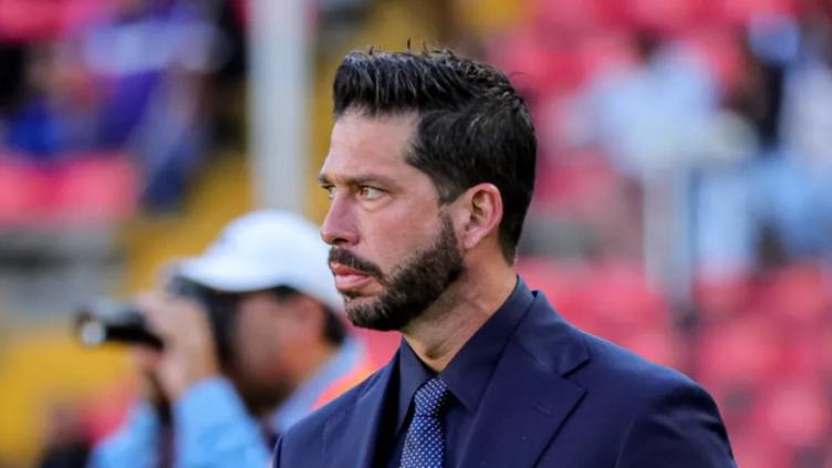 Benjamín Mora deja de ser técnico de Querétaro; club busca nuevo rumbo