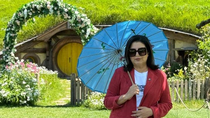 Farah Khan Pays Visit To The Hobbit's Bilbo Baggins's Home in New Zealand