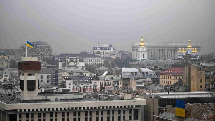 Ataque de Rusia contra la capital de Ucrania dejó varios heridos: "Un intento por parte de los rusos de aterrorizar a la población civil"