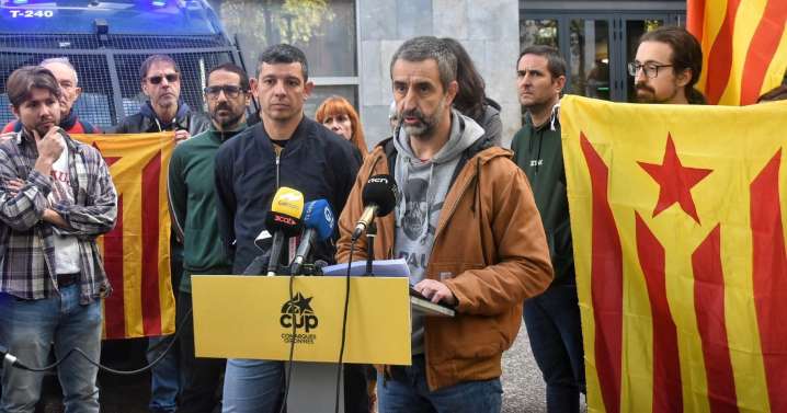 Nueva muestra de hispanofobia en Gerona: queman una bandera de España y dicen que es «un acto de amor»