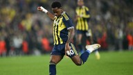 Jhon Jader Durán le propinó un cabezazo a un rival en el encuentro del Fenerbahçe en Europa League