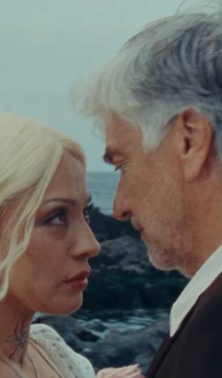 "Melancolía": Mon Laferte anuncia estrenó de nuevo videoclip grabado en Valparaíso