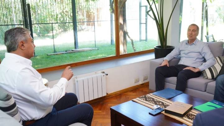 Rolando Figueroa se reunió con Diego Santilli en Neuquén por los próximos proyectos que se presentarán en el Congreso