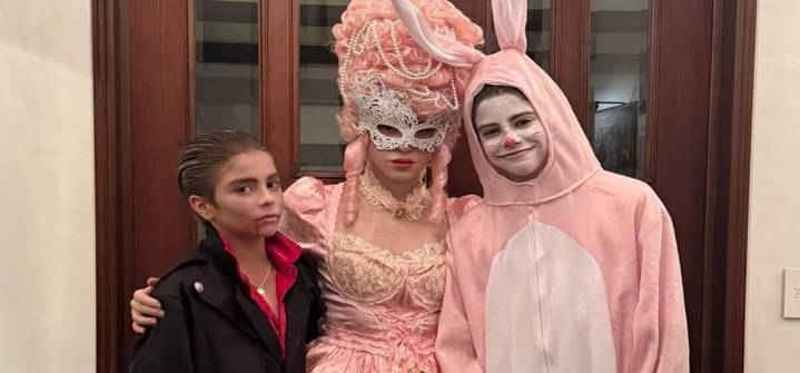 Shakira celebró Halloween junto a sus hijos en las calles de Bogotá