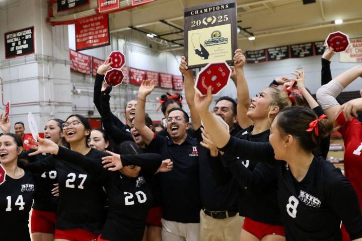 Artesia girls volleyball sweeps Schurr to win CIF