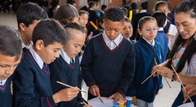 Tenga la maleta lista: lanzan campaña y concurso departamental para aumentar la matrícula estudiantil