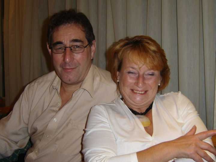 Su esposa era una estafadora que robó 6,5 millones de dólares y tardó 10 años en descubrirlo: lo envenenaba sin que se diera cuenta