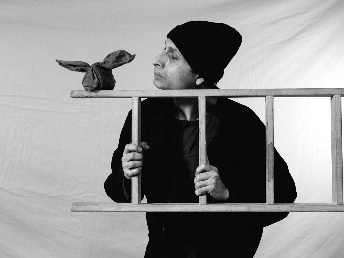 La imaginación como refugio y resistencia en la obra Soñantes. Intento 1045