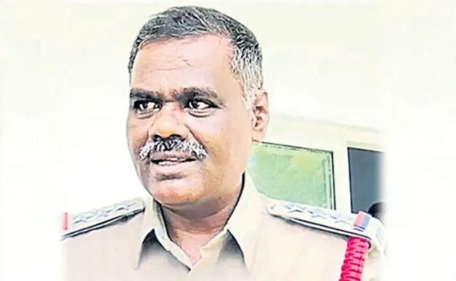 Cop who issued legal notice to Naidu loses job