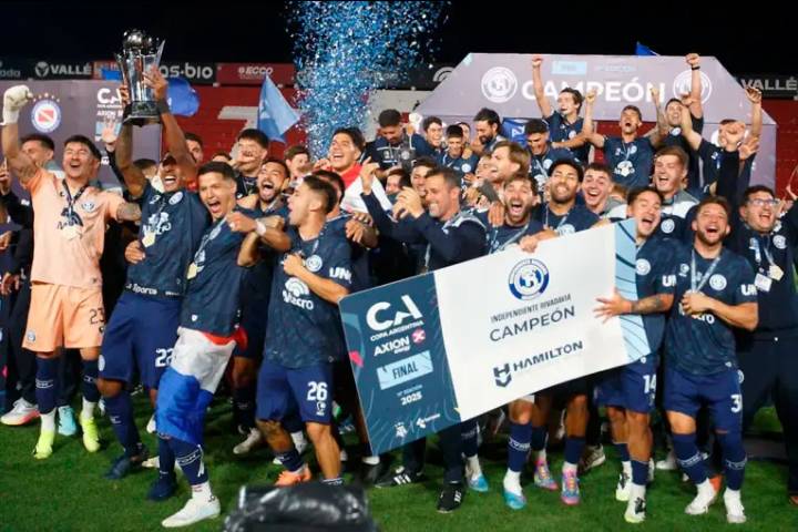 Independiente Rivadavia campeón de la Copa Argentina tras vencer por penales a Argentinos Juniors
