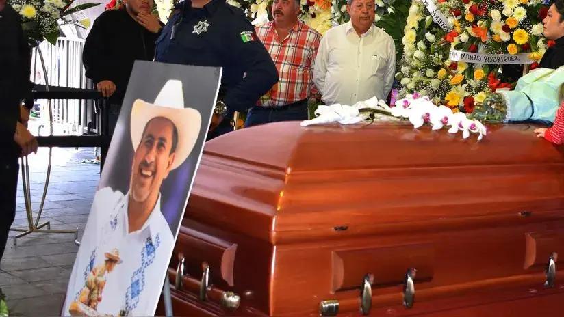 Asesinan a alcalde durante festival por el Día de Muertos en Michoacán: lo que se sabe del caso que conmociona a México