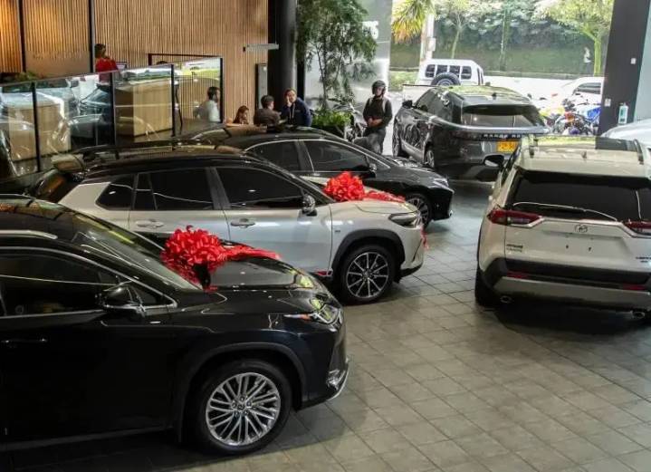 Gobierno propone arancel de 40% para carros a gasolina y diésel importados en Colombia, ¿subirá el precio?