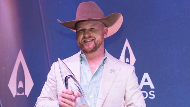 Backstage at the 2025 CMAs, Cody Johnson & Vince Gill invoke Willie & Merle, as Zach Top & The Red Clay Strays marvel